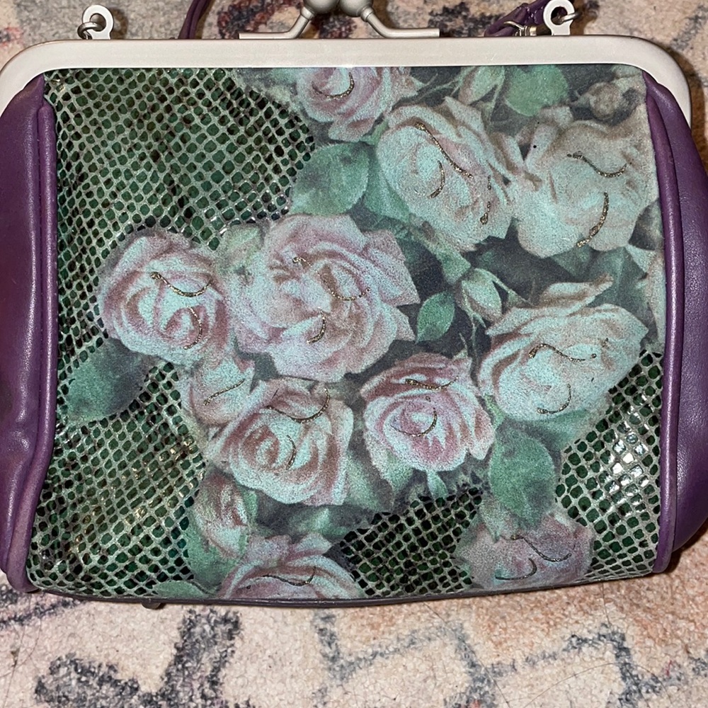 Purple faux leather shoulder/crossbody bag with straps